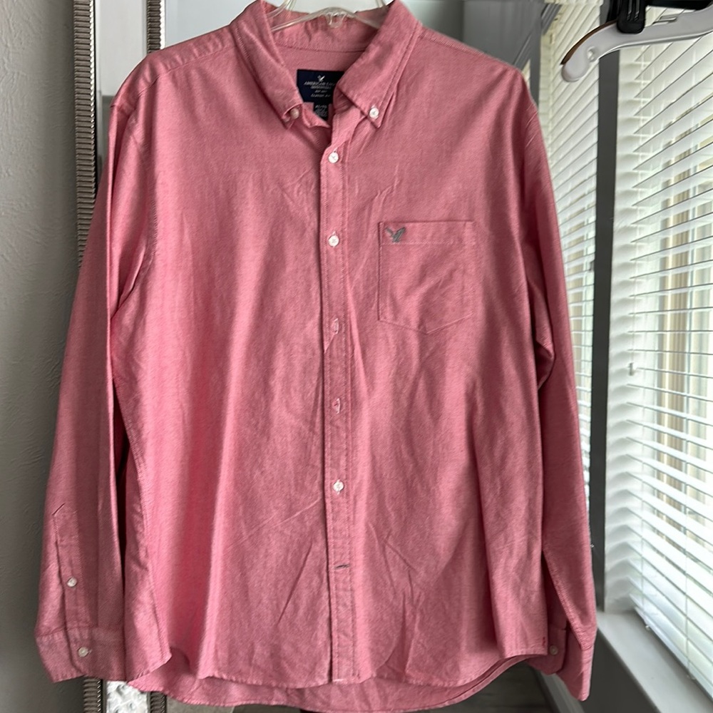 Men’s American Eagle classic fit button down shirt